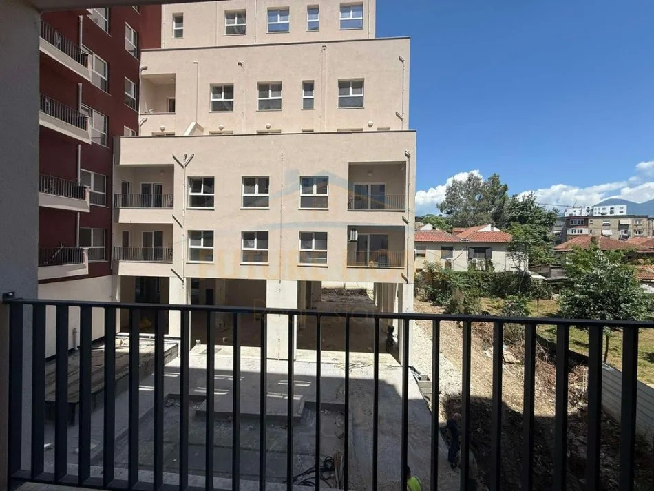 Tirane, shitet apartament 1+1+Ballkon Kati 1, 70 m² 108.500 € (Laprake)