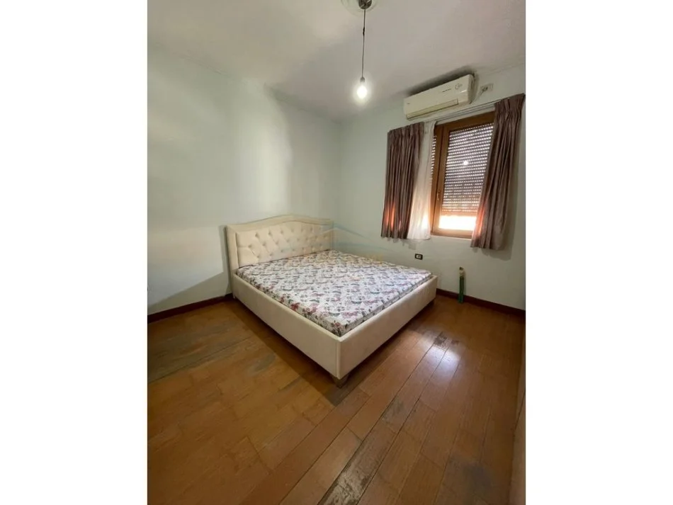 Tirane, jepet me qera apartament 2+1 , 94 m² 600 € (Vasil Shanto)