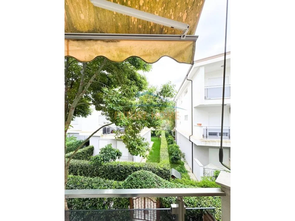 Tirane, shitet apartament 2+1 Kati 2, 113 m² 240.000 € (Gjiri i Lalzit)