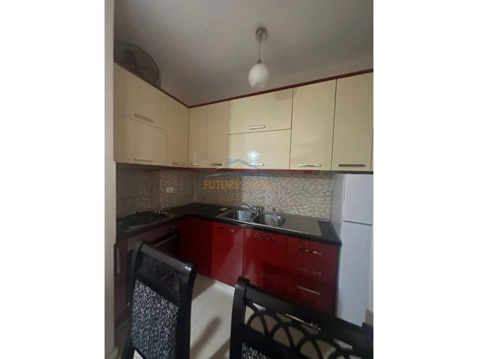 Tirane, jepet me qera apartament 2+1 Kati 3, 110 m² 490 € (Unaza e Re)