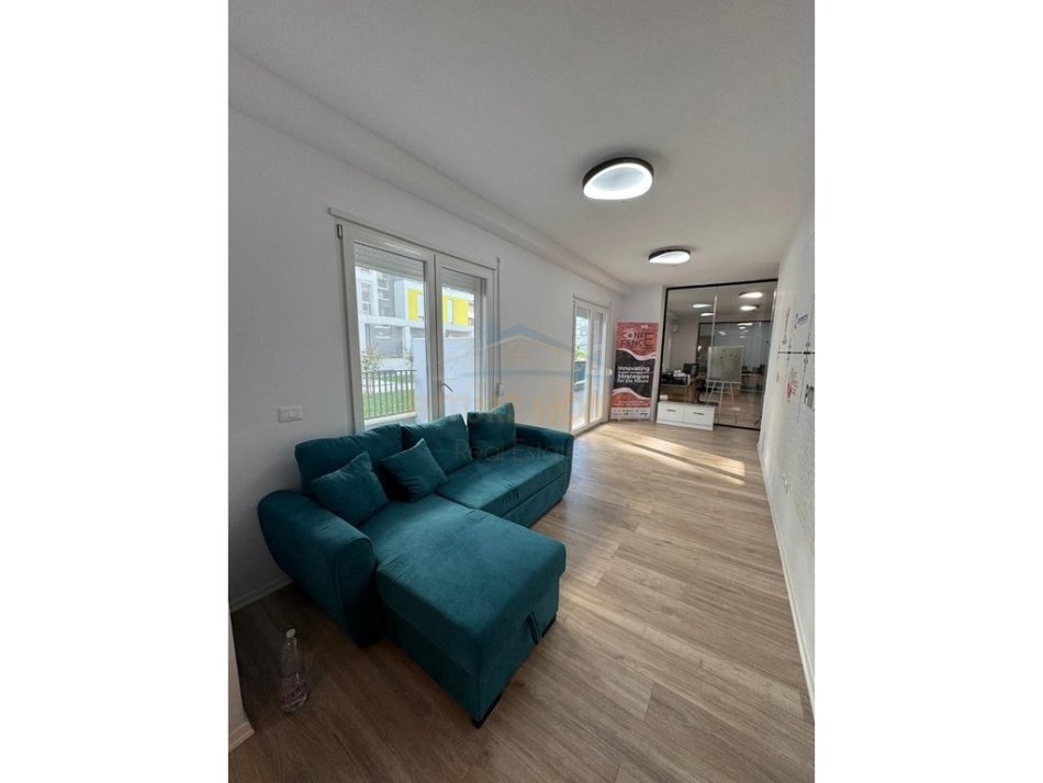 Qera apartament 2+1+2,Kati 0, 82 m² 600 € (Univers City)