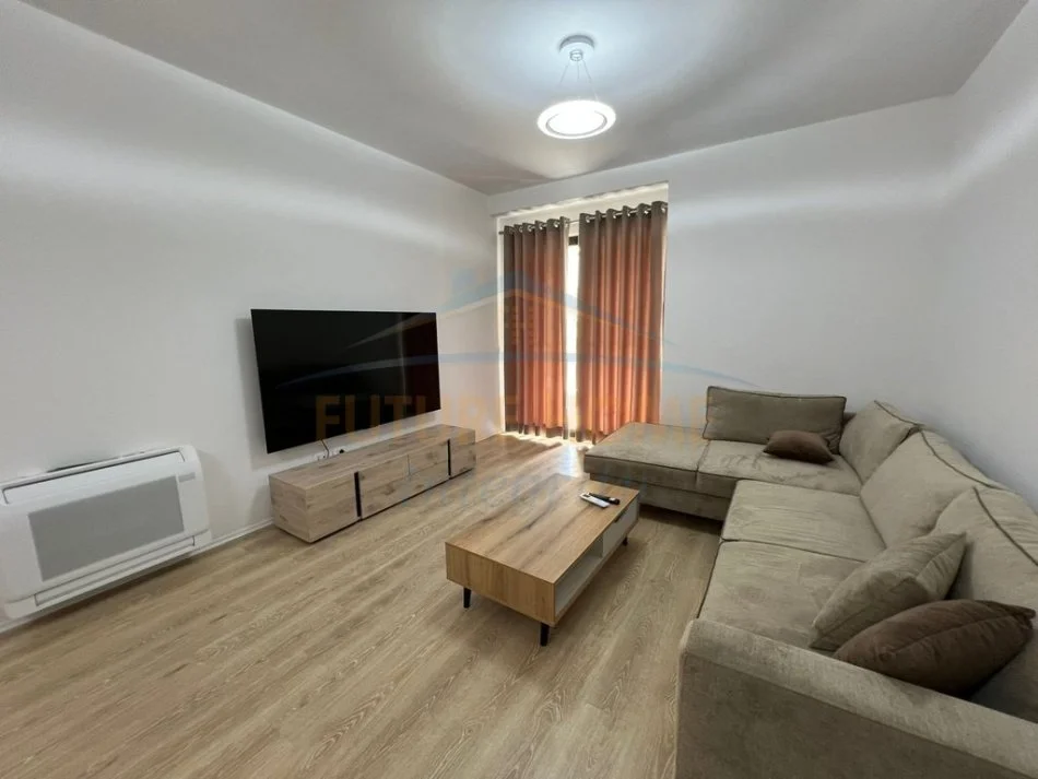 Tirane, jepet me qera apartament 2+1+Ballkon Kati 3, 104 m² 750 € (Rezidenca Luxor 3, Pazari i Ri, Tiranë.)