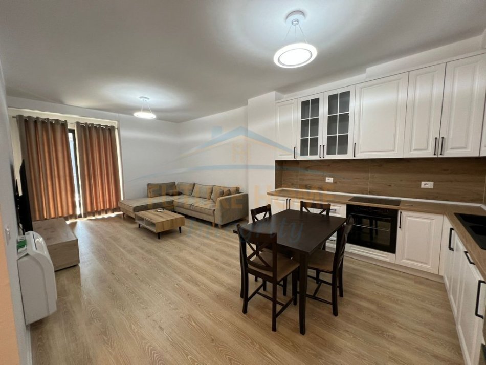 Tirane, jepet me qera apartament 2+1 Kati 3, 123 m² 750 € (Tefta Tashko Koço)