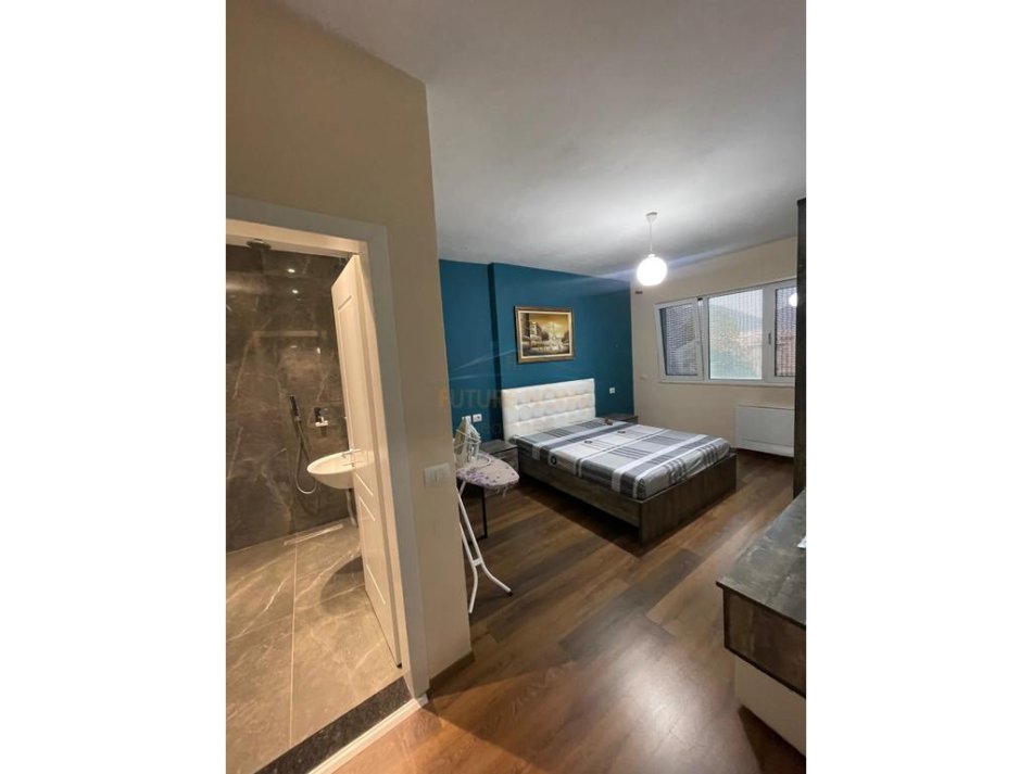 Tirane, jepet me qera apartament 2+1 Kati 2, 100 m² 800 € (Kopshti Zoologjik)
