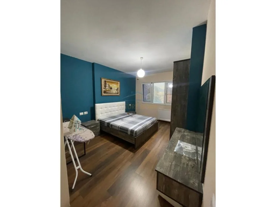 Tirane, jepet me qera apartament 2+1 Kati 2, 100 m² 800 € (Kopshti Zoologjik)
