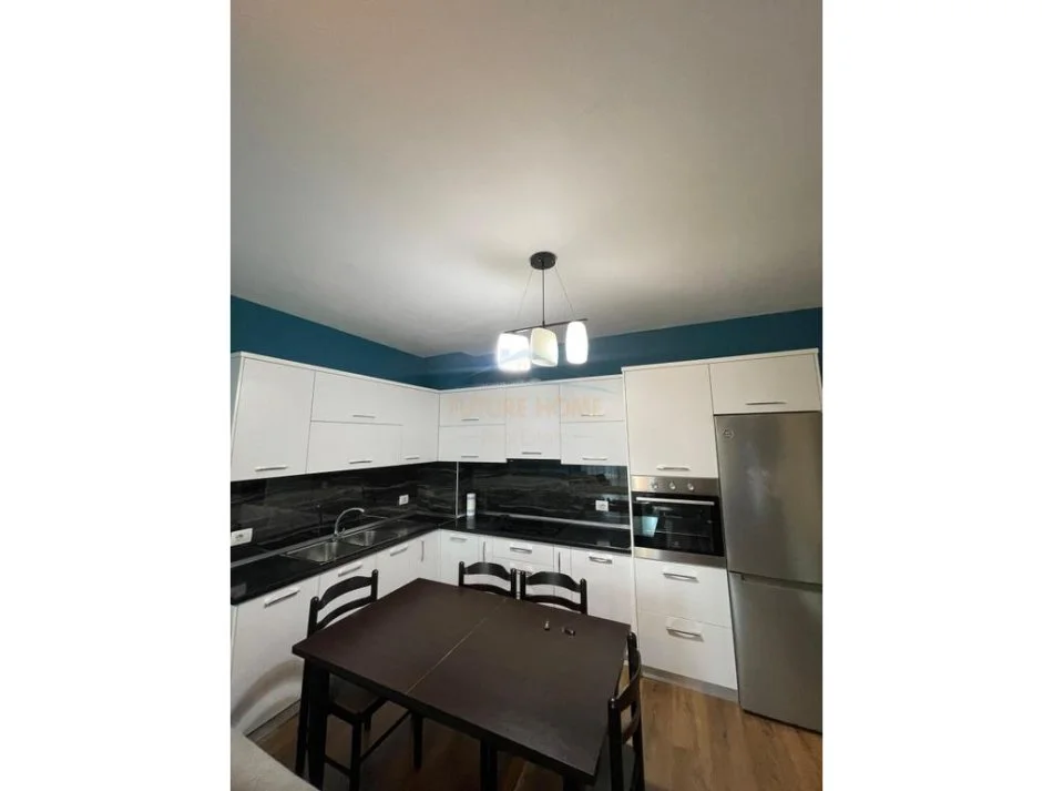 Tirane, jepet me qera apartament 2+1+Ballkon Kati 2, 100 m² 800 € (Kompleksi Mateo, Kopshti Zoologjik)