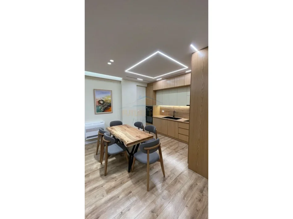 Tirane, jepet me qera apartament 2+1+Ballkon Kati 1, 117 m² 1.500 € 