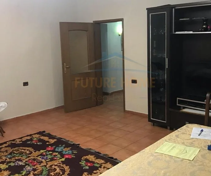 Tirane, jepet me qera apartament 3+1 Kati 2, 120 m² 1.000 € (Don Bosko)