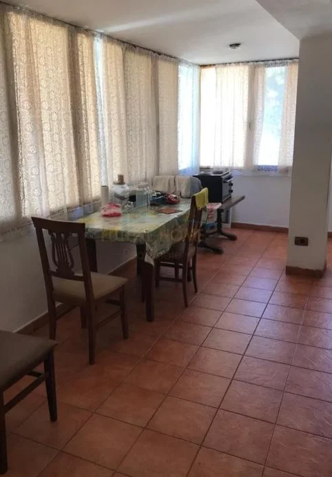Tirane, jepet me qera apartament 3+1 Kati 2, 120 m² 1.000 € (Don Bosko)
