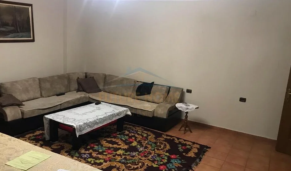 Tirane, jepet me qera apartament 3+1 Kati 2, 120 m² 1.000 € (Don Bosko)