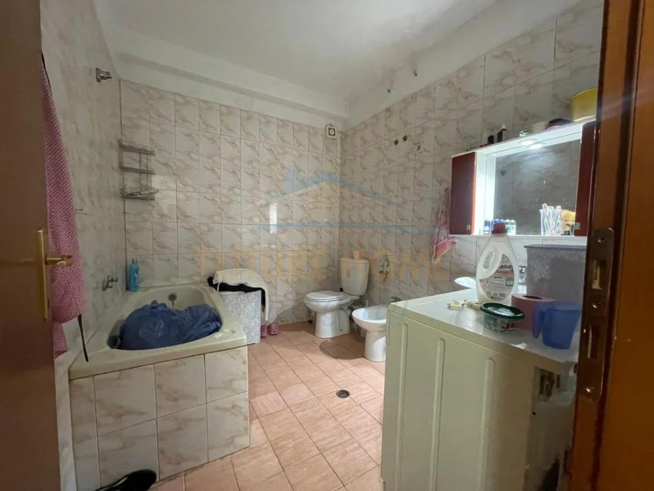 Tirane, shitet apartament 2+1+Ballkon Kati 4, 123 m² 226.000 € (Xhamia e Tabakëve, Tiranë)