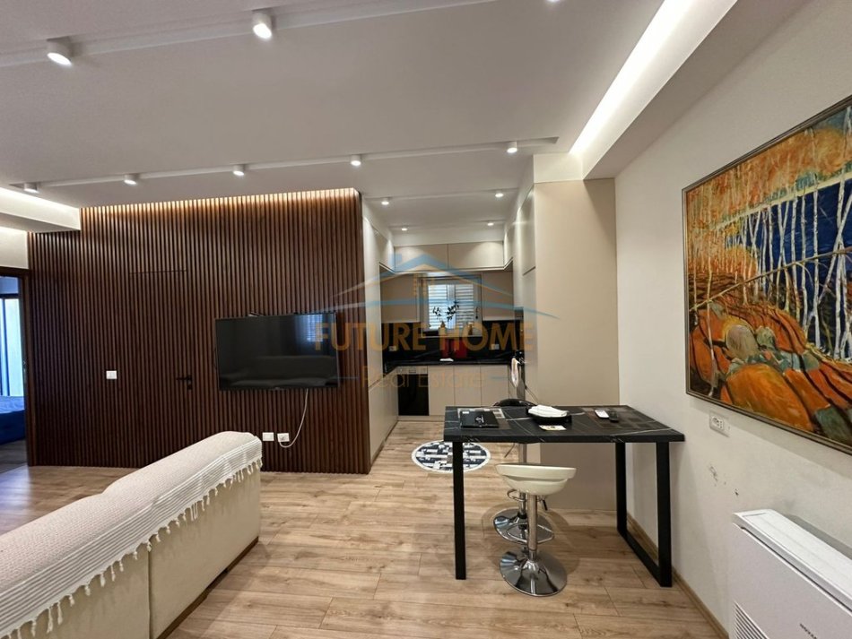 Tirane, jepet me qera apartament+verande | Penthouse 2+1+Aneks+Ballkon Kati 5, 140 m² 1.200 € 