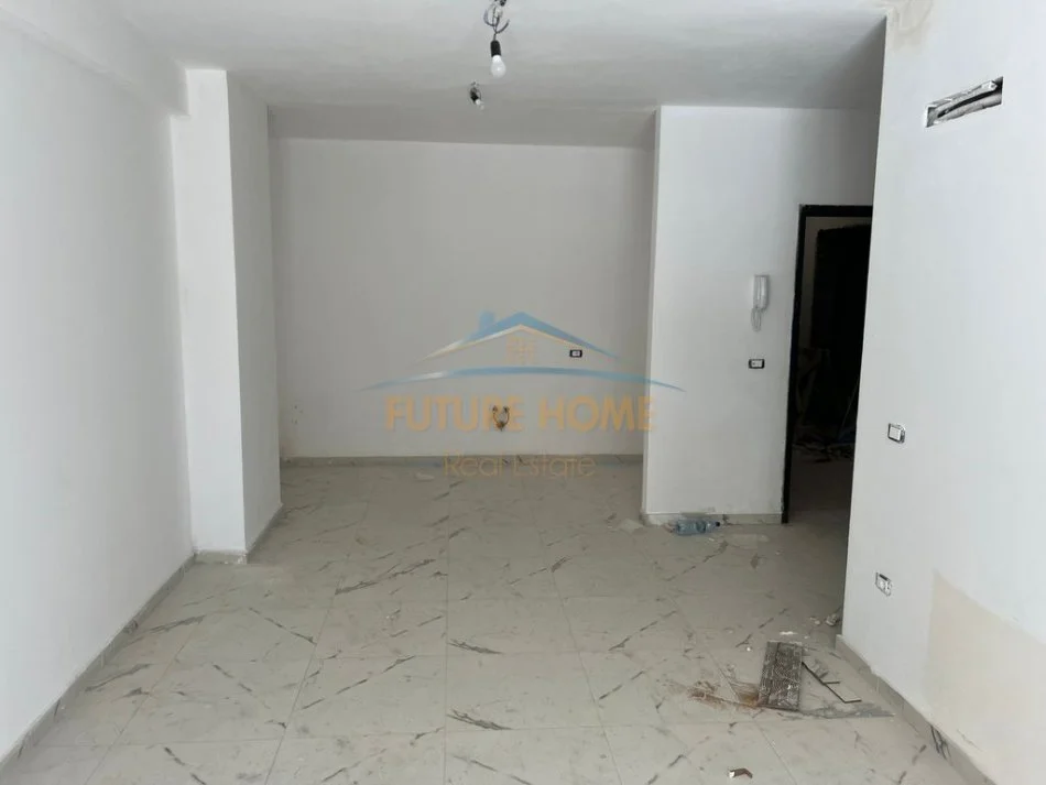 Tirane, jepet me qera apartament 1+1 Kati 2, 79 m² 400 € (Kompleksi Aura, Laprake)