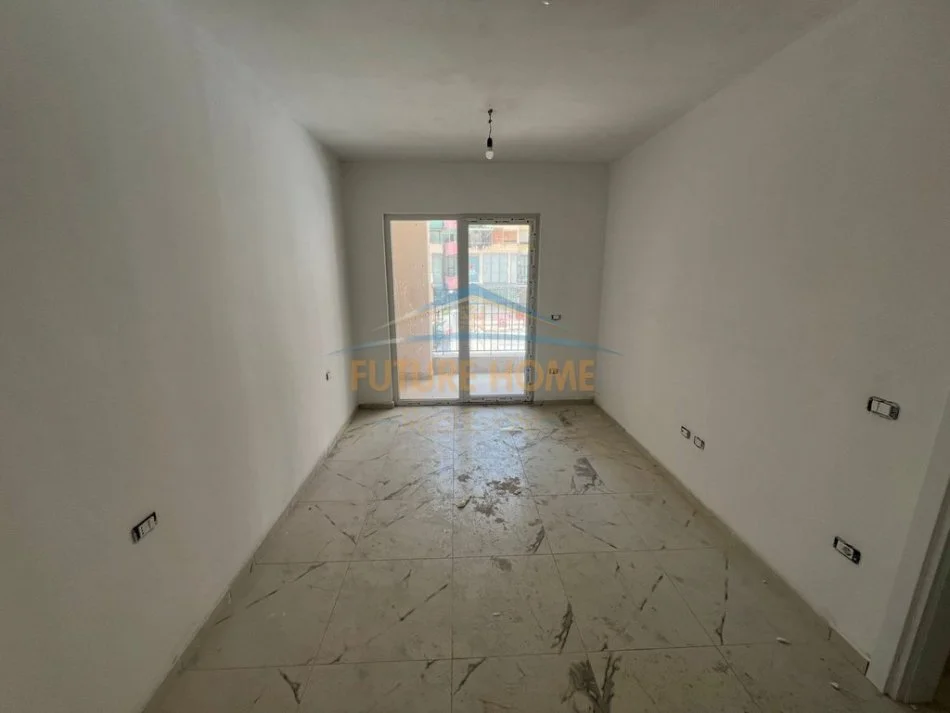 Tirane, jepet me qera apartament 1+1 Kati 2, 79 m² 400 € (Kompleksi Aura, Laprake)