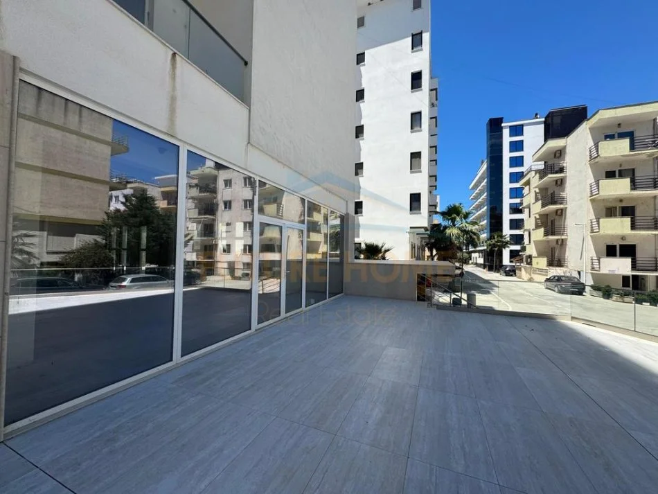 Durres, shitet ambjent biznesi Kati 0, 150 m² 300.000 € (Qerret, Kavajë)