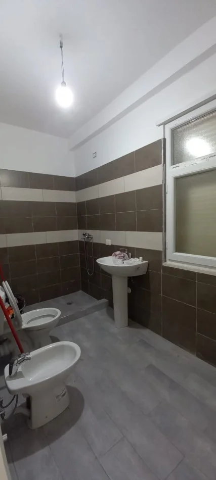 Tirane, shitet apartament 2+1 Kati 2, 118 m² 118.000 € (Hotel Gaxherri)