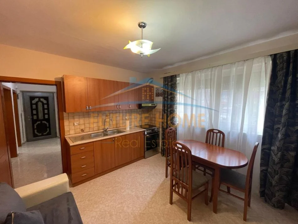 Tirane, jepet me qera apartament 2+1 Kati 2, 74 m² (21 Dhjetori, Tirane)