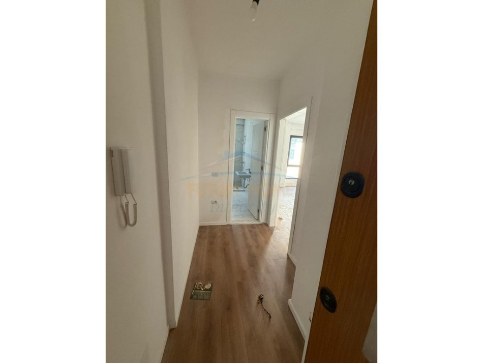 Tirane, shes apartament 1+1+verande 44 m2 Kati 1, 66 m²bruto 194.300 € Rezidenca Erli