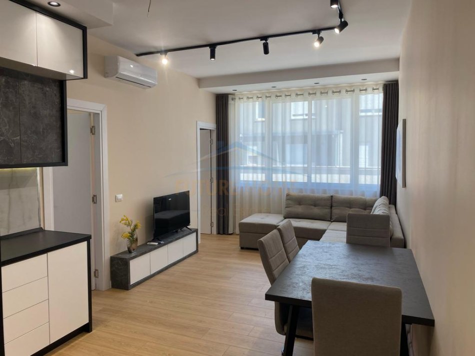 Tirane, shitet apartament 2+1 Kati 8, 88 m² 143.000 € (Laprake)