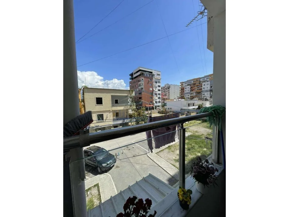 Tirane, shitet apartament 1+1 Kati 1, 77 m² 85.000 € 
