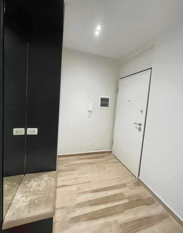 Tirane, jepet me qera apartament 2+1+Verande,  Kati 2, 103 m² 1.150 € (Kompleksi Fz), pamje e plote nga Liqeni i Thate