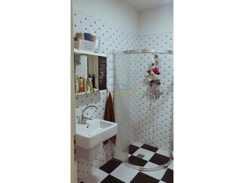 Tirane, shitet apartament 1+1 Kati 2, 77 m² 170.000 € (Rruga Ali Demi)