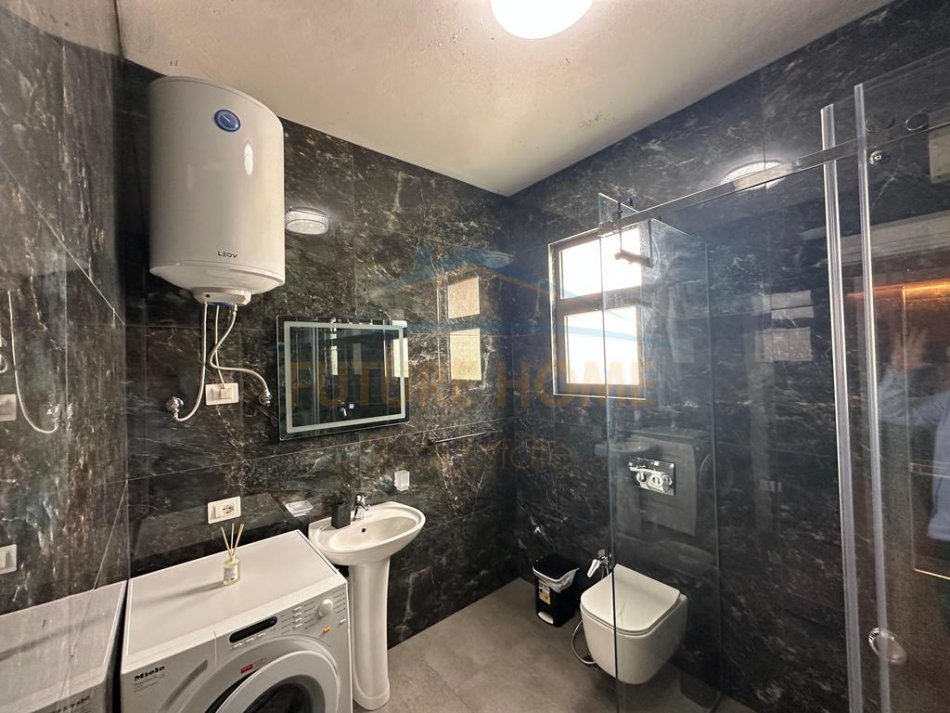 Tirane, shitet apartament 2+1 Kati 1, 136 m² 215.000 € 