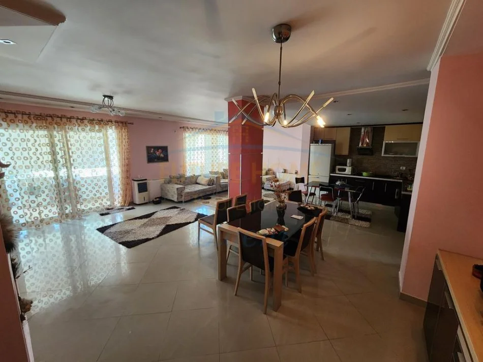 Tirane, shitet apartament 3+1 Kati 3, 189 m² 234.000 € 