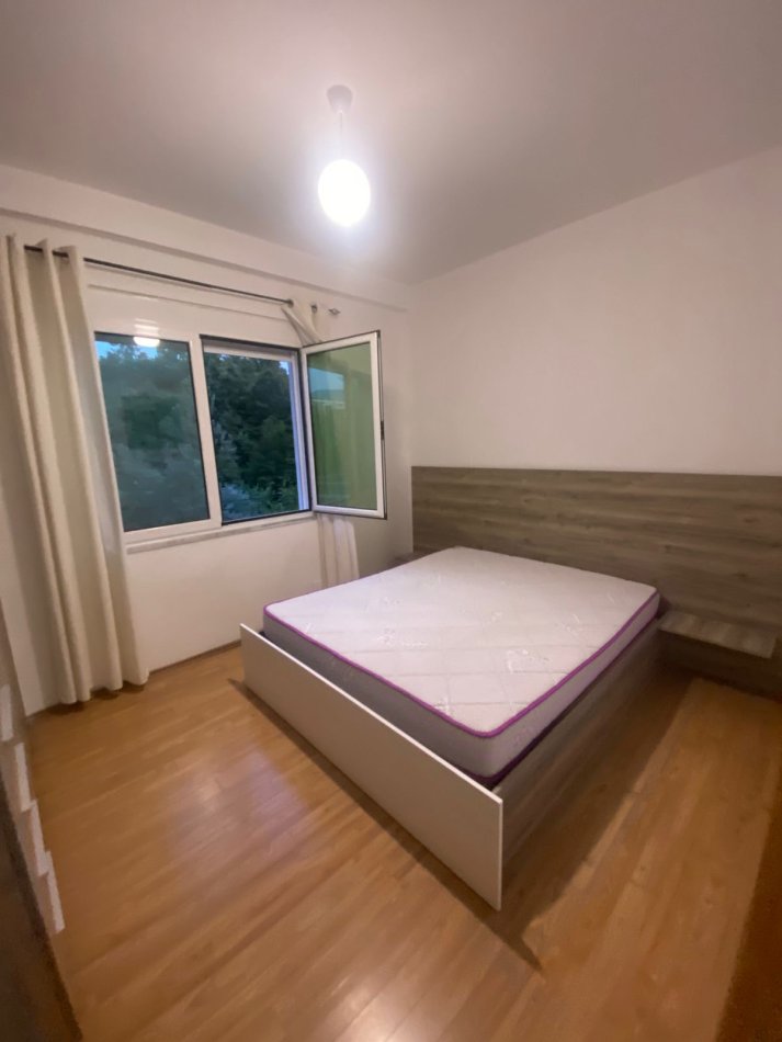 Tirane, jepet me qera apartament 1+1+Ballkon Kati 2, 66 m² 500€ (Liqeni i Thate Kompleksi Bora)