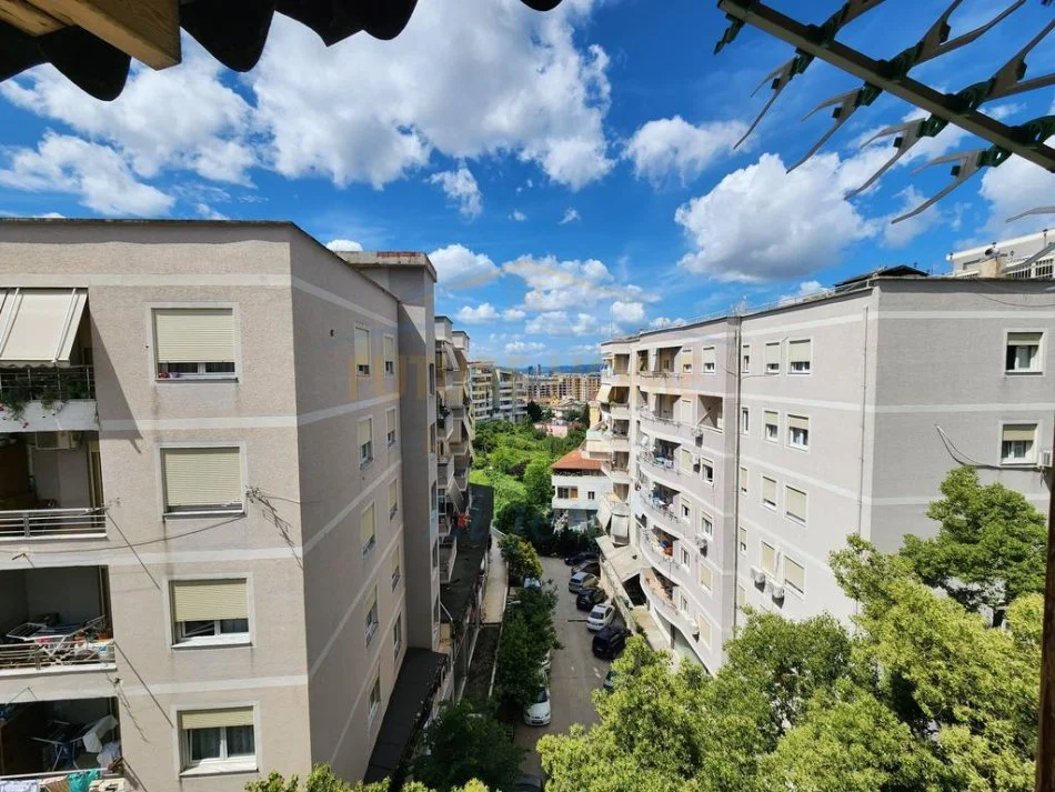 Tirane, shitet apartament 3+1 Kati 3, 189 m² 234.000 € 