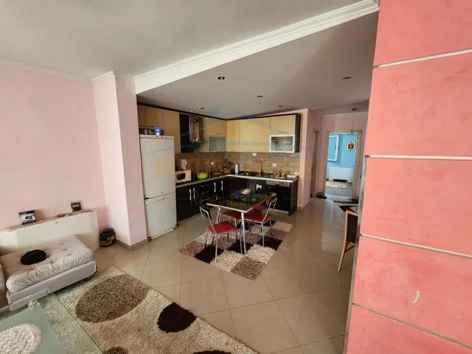 Tirane, shitet apartament 3+1 Kati 3, 189 m² 234.000 € 