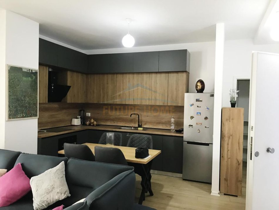 Tirane, jepet me qera 2+1 Kati 4, 102 m² 600 € (Siri Kodra, Tiranë)