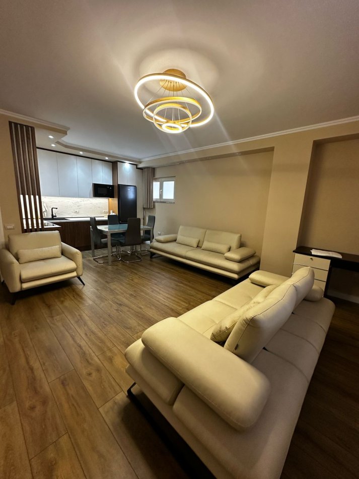 Tirane, jepet me qera apartament 1+1 Kati 5, 70 m² 600 € (BULEVARDI ZOGU I 1)