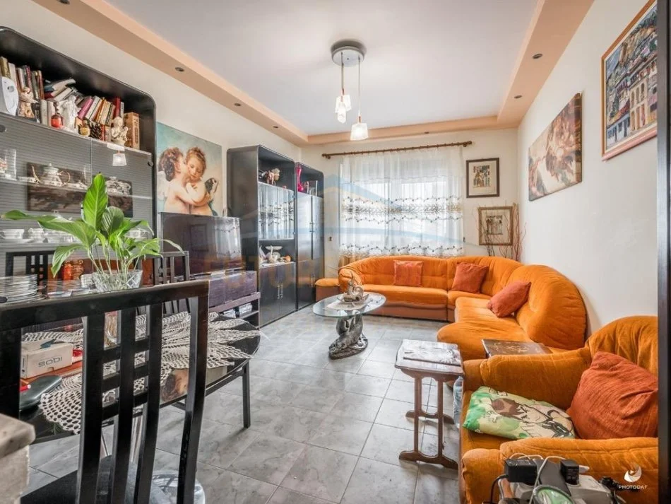 Bulevardi Epidamn, shitet Vile 5+3 Kati 0, 650 m² 800.000 € (Durres)