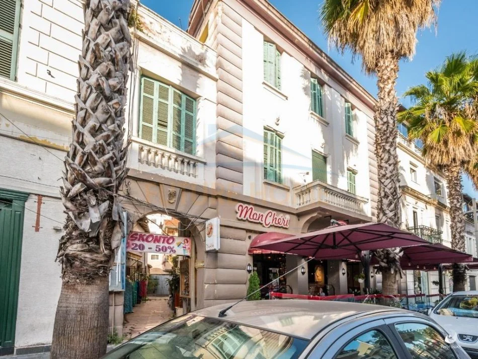 Bulevardi Epidamn, shitet Vile 5+3 Kati 0, 650 m² 800.000 € (Durres)