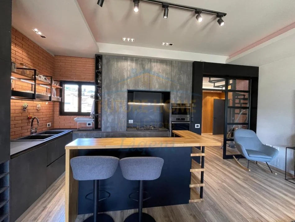 Tirane, jepet me qera apartament 1+1+Ballkon Kati 3, 75 m² 900 € (Liqeni i Thate)