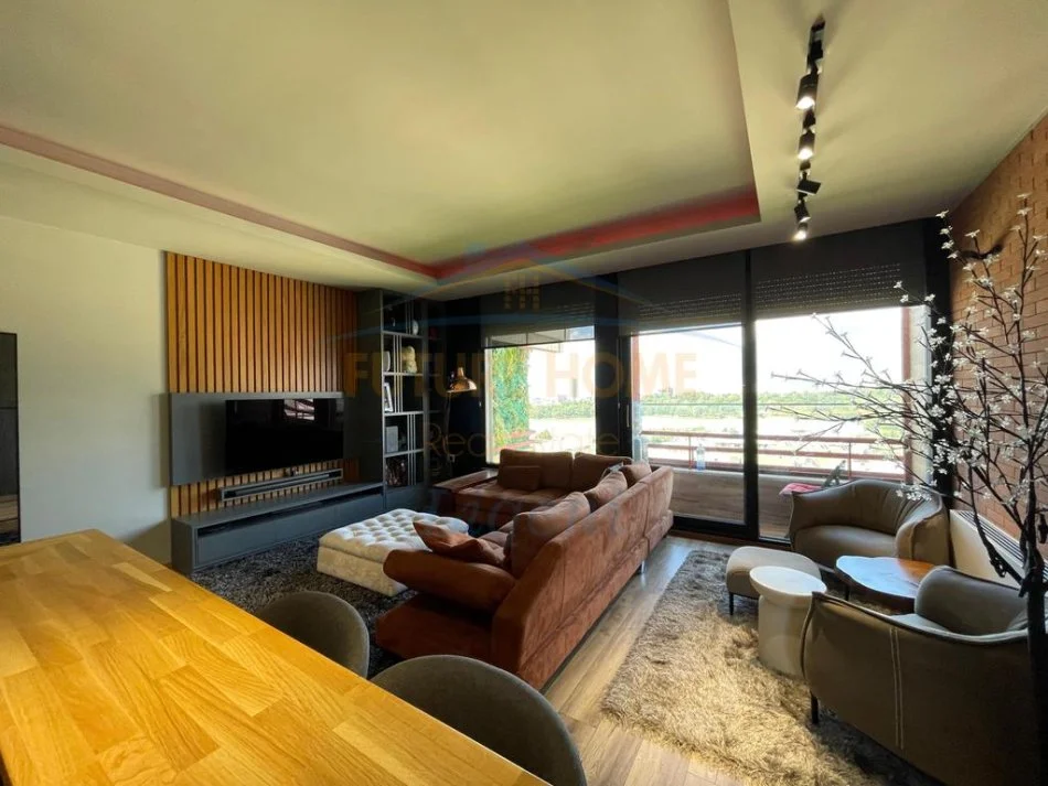 Tirane, jepet me qera apartament 1+1+Ballkon Kati 3, 75 m² 900 € (Liqeni i Thate)