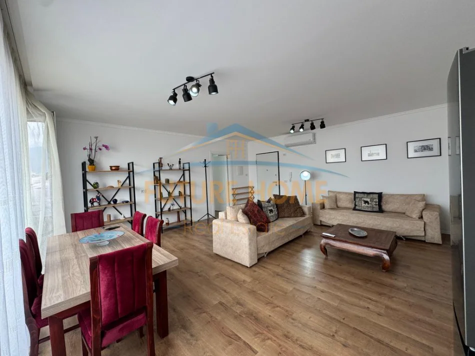 Tirane, jepet me qera apartament 1+1+Ballkon Kati 5, 85 m² 800 € (Rruga e Durresit)