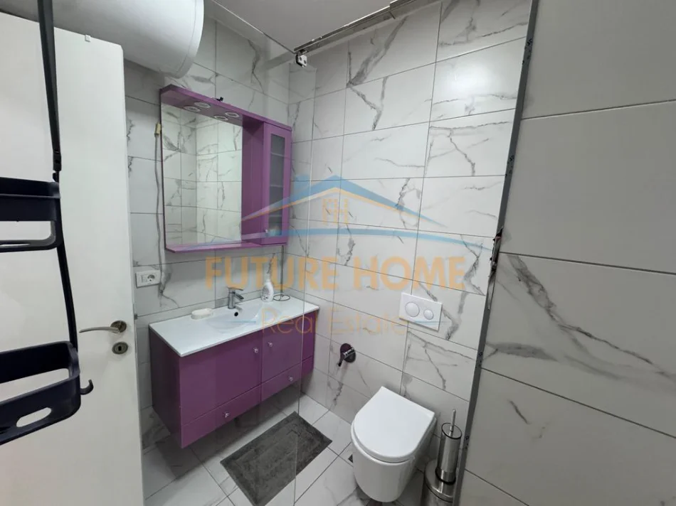 Tirane, jepet me qera apartament 1+1+Ballkon Kati 5, 85 m² 800 € (Rruga e Durresit)