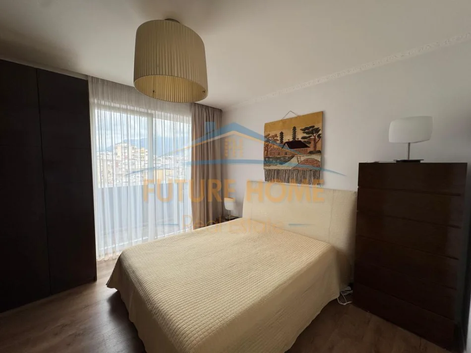Tirane, jepet me qera apartament 1+1+Ballkon Kati 5, 85 m² 800 € (Rruga e Durresit)