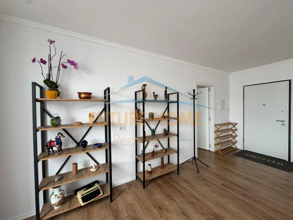 Tirane, jepet me qera apartament 1+1+Ballkon Kati 5, 85 m² 800 € (Rruga e Durresit)