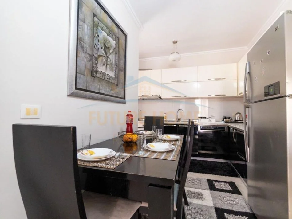 Tirane, jepet me qera apartament 2+1+Ballkon Kati 4, 72 m² 700 € (Ish Fusha e Aviacionit)