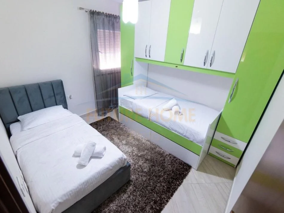 Tirane, jepet me qera apartament 2+1+Ballkon Kati 4, 72 m² 700 € (Ish Fusha e Aviacionit)