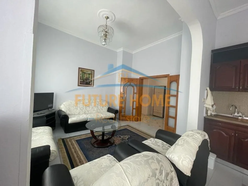 Tirane, jepet me qera apartament 2+1 Kati 4, 82 m² 600 € (Shallvaret)
