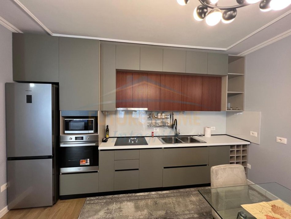 Tirane, jepet me qera apartament 2+1+Ballkon Kati 9, 90 m² 1.000 € (Shkolla e Baletit)