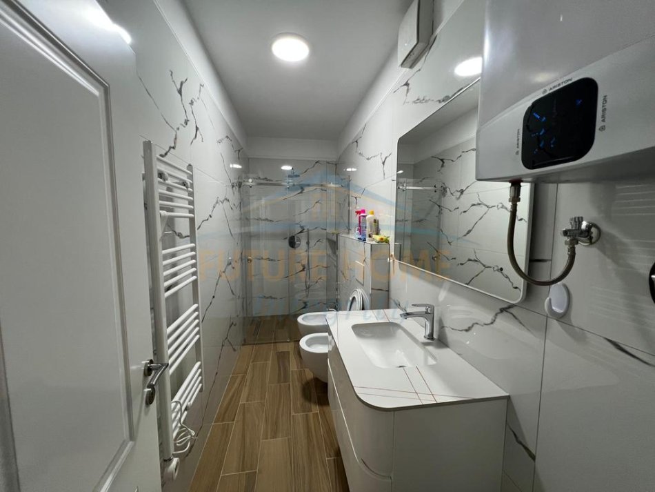Tirane, jepet me qera apartament 2+1+Ballkon Kati 9, 90 m² 1.000 € (Shkolla e Baletit)
