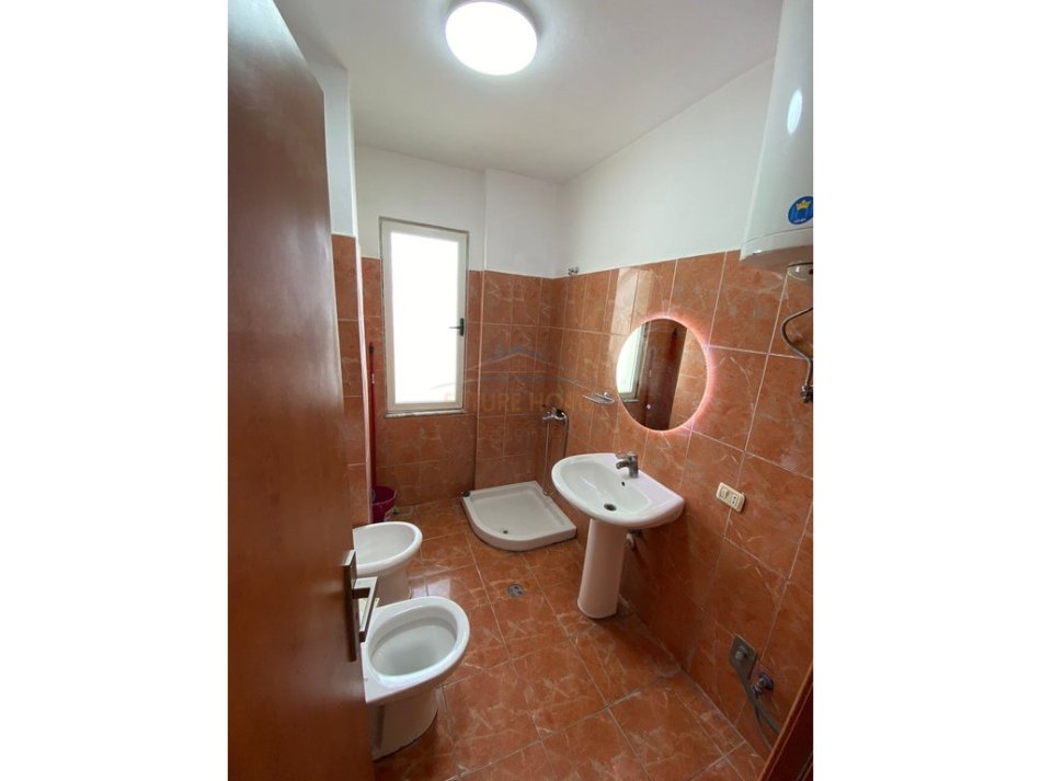 Tirane, jepet me qera apartament 2+1 Kati 3, 90 m² 600 € (Kodrës së Diellit, pranë Eleonorës)