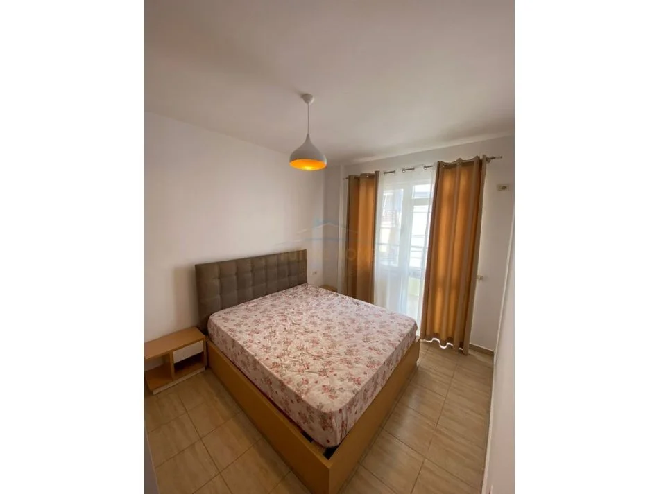 Tirane, shitet apartament 2+1 , 90 m² 