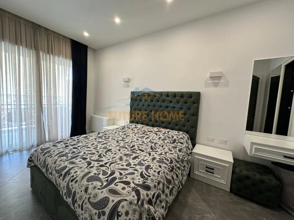 Tirane, jepet me qera apartament 2+1+Ballkon Kati 5, 1.300 € (Kompleksi Deliorgji)