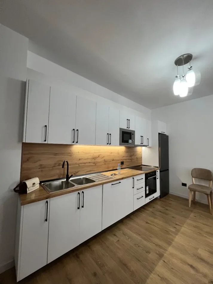 Tirane, jepet me qera apartament 2+1 Kati 3, 118 m² 550 € (Paskuqan)